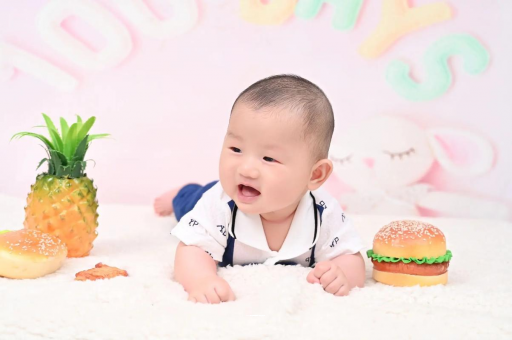 沁阳宝宝在妈妈肚子里
